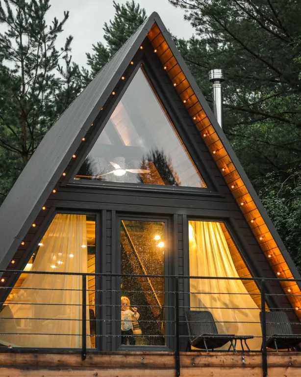 Коттедж Треугольный домик на склоне горы над ручьём — аренда посуточно в Белокуриха