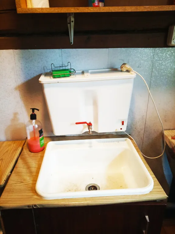 Домик в деревне вдали от цивилизации