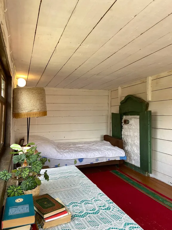 Восстановленная уютная русская изба со всеми удобствами