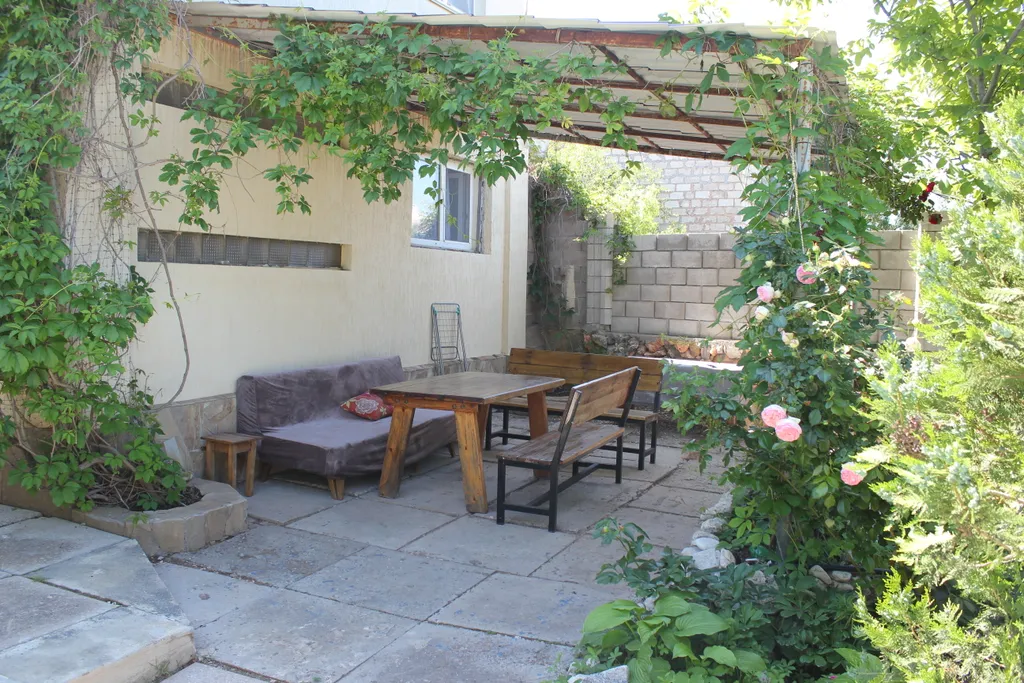 Дом с бассейном у моря