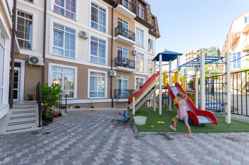 Стильная студия у моря со своим отдельным входом и автостоянкой