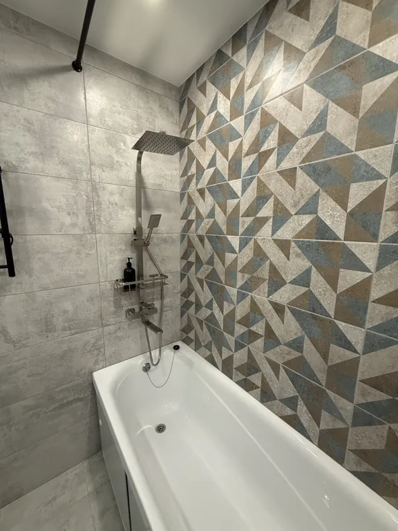 Уютная студия в центре города с видом на лес и море