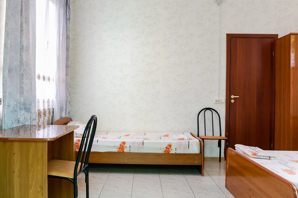 Четырёхместный номер с удобствами, парковка в подарок