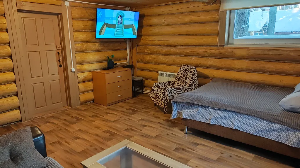 Коттедж Дом с баней, банным чаном, детской площадкой и батутом у озера в сбору — Ланино