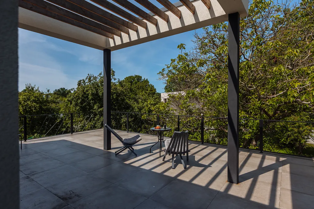 Дом с террасой у озёр в Центральном районе