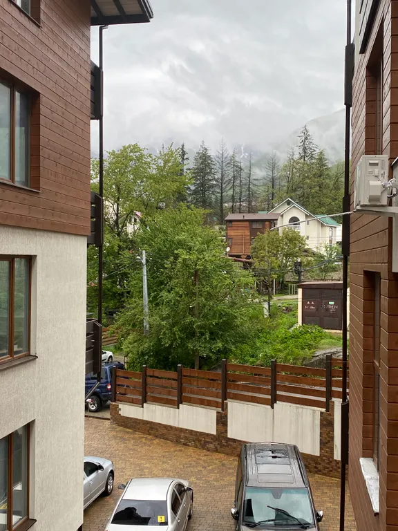 Квартира с большим балконом в горах