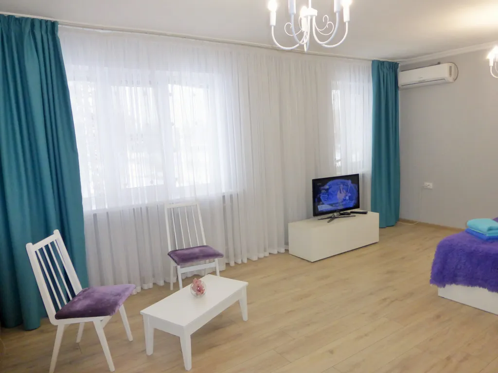 Трехкомнатная квартира в центре возле горпарка