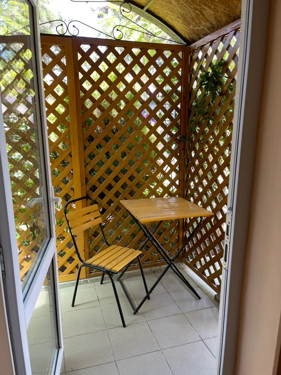 Уютный дачный домик возле моря целиком