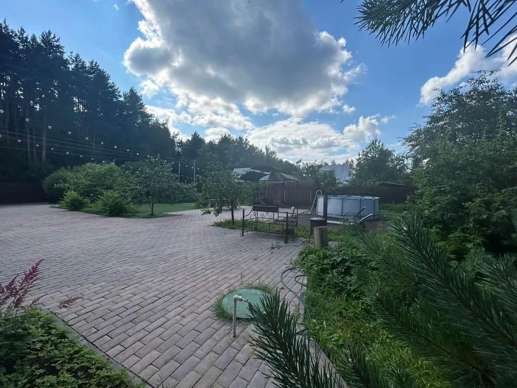 Загородный дом в окружении леса Grovehause