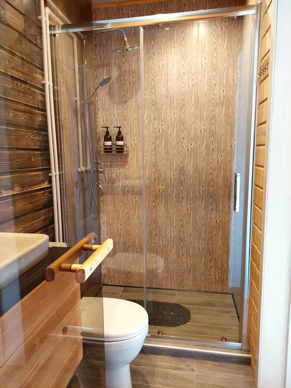 Уютный домик с сауной на берегу Ангары рядом с городом