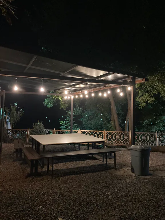 Чудесный дом на берегу реки