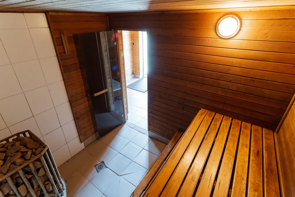 Бунгало на берегу озера в границе леса