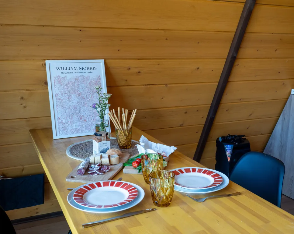 Уютный дом у озера