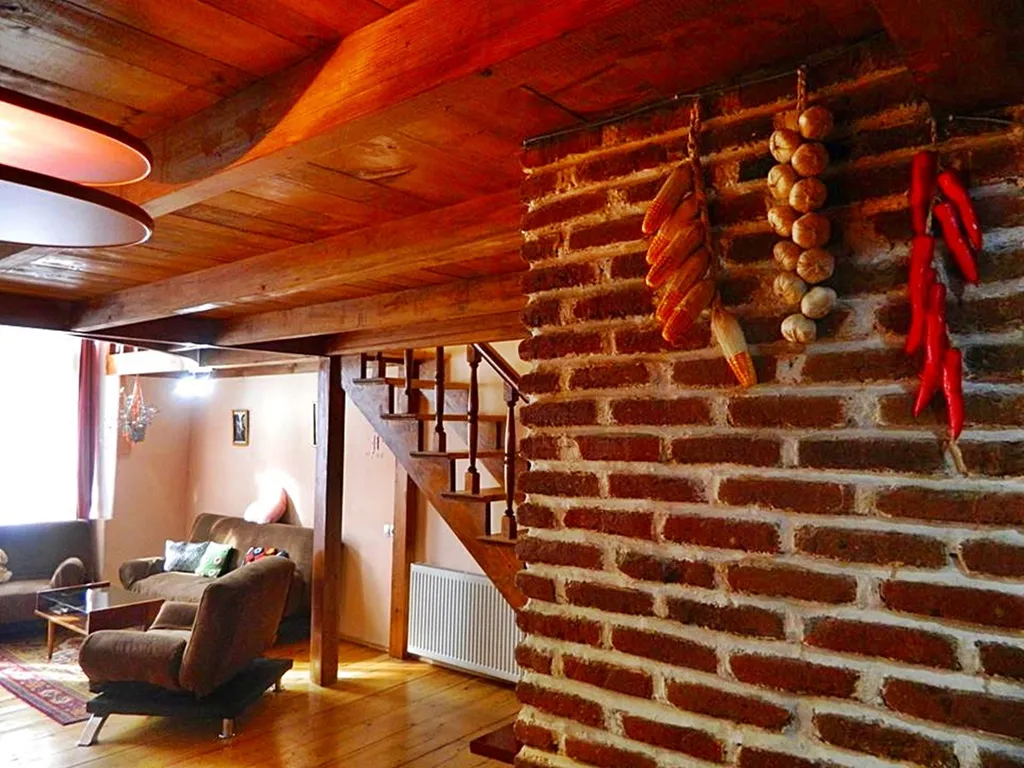 Двухуровневый апартамент с балконом в старом городе