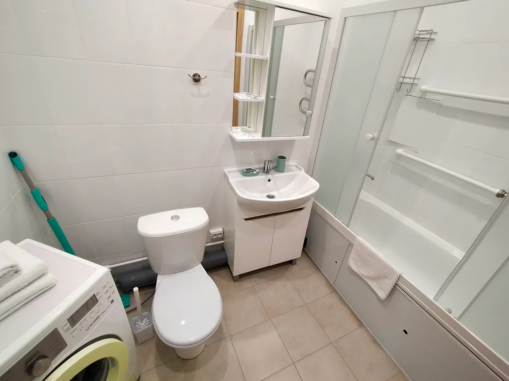 Квартира с панорамным балконом.
Хрустальный 19 этаж "День и Ночь"