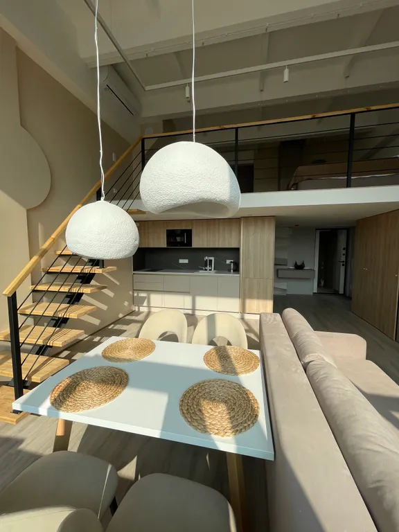 Двухуровневая студия в самом центре