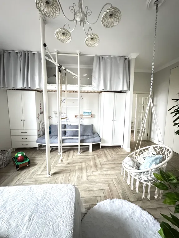 Курортная квартира с питерской атмосферой-лес, озеро, Москва.