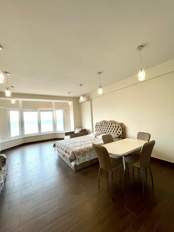 Эллинг на берегу моря