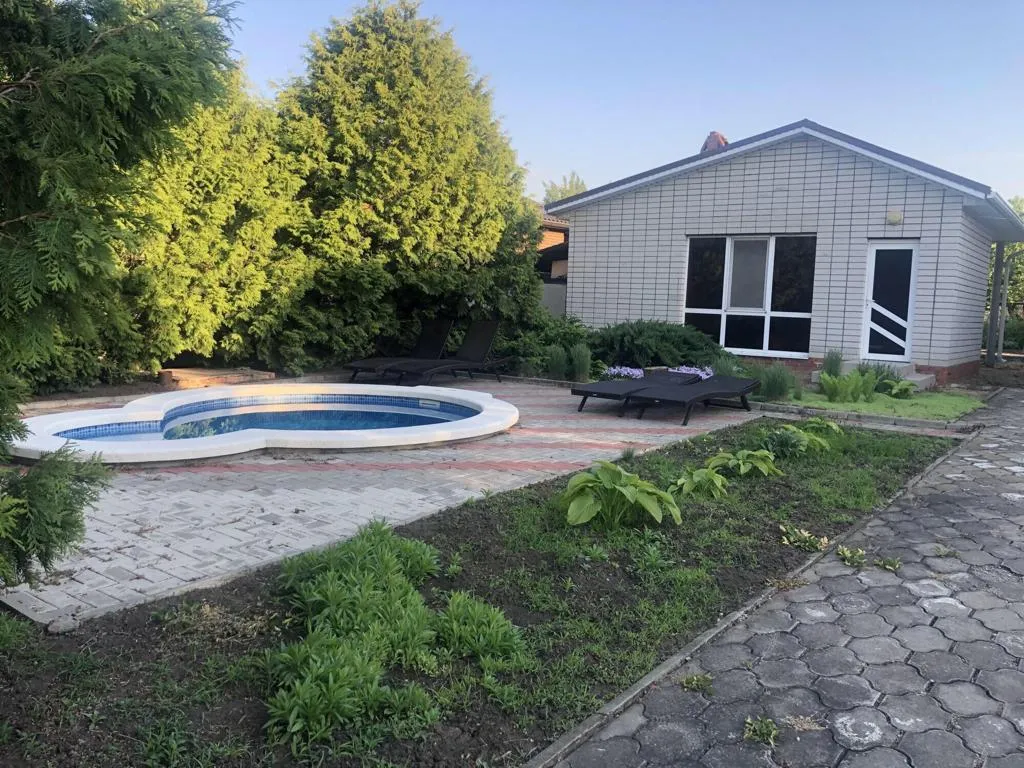 Коттедж Домик у бассейна — Кореновск