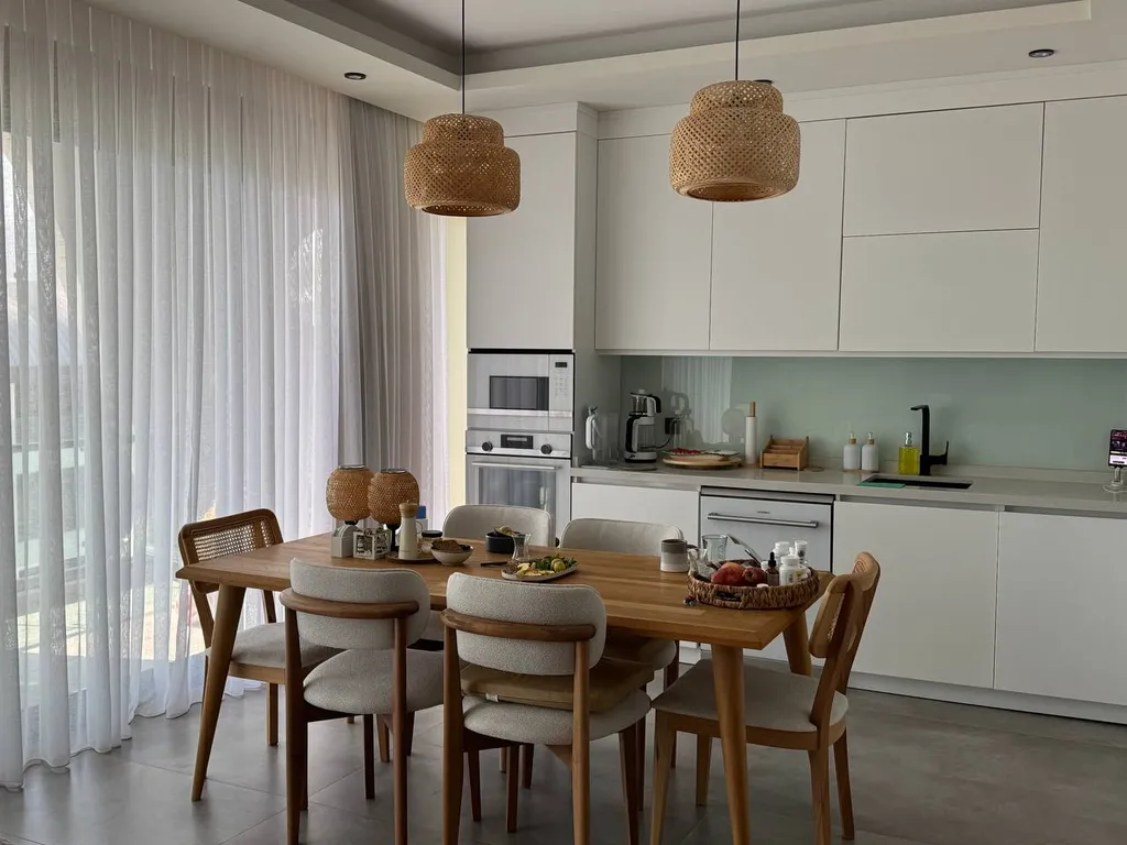 Роскошный дуплекс с эксклюзивным дизайнерским интерьером