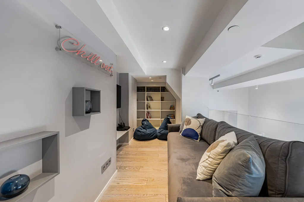 Двухуровневые апартаменты Смарт Хост с проектором и PS4