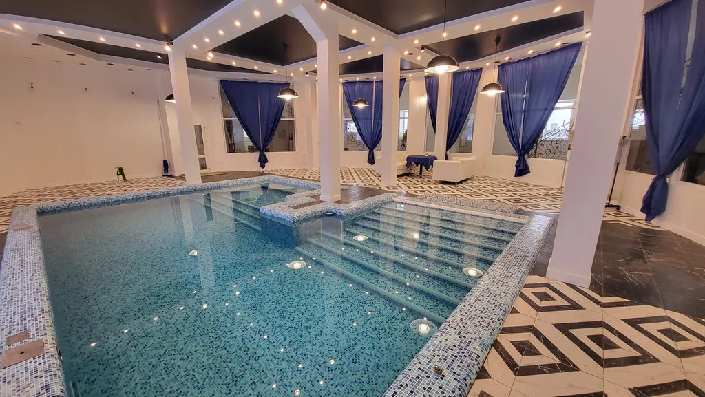 Коттедж Огромный коттедж с бассейном и баней — Богородск