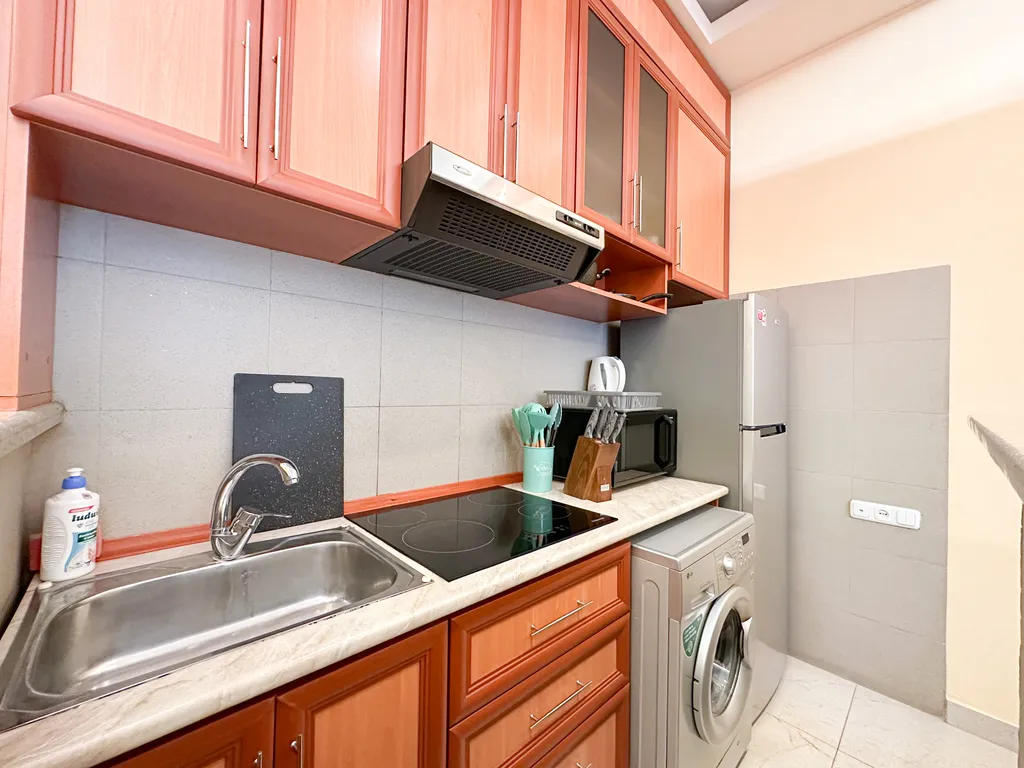 В центре под рукой все событие