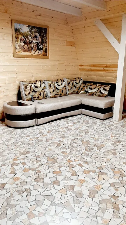 Дом у пруда