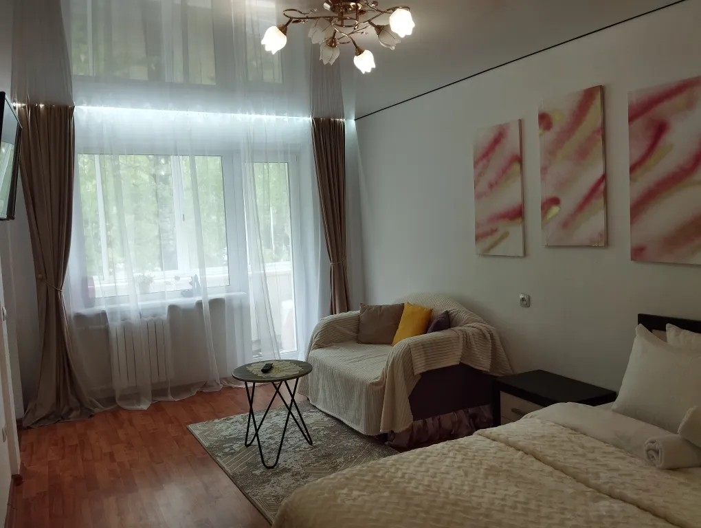 Светлая квартира в самом центре у площади Победы