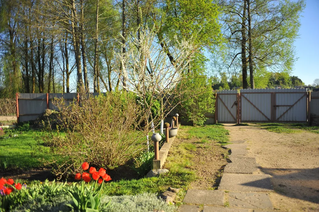 Уютный домик у озера