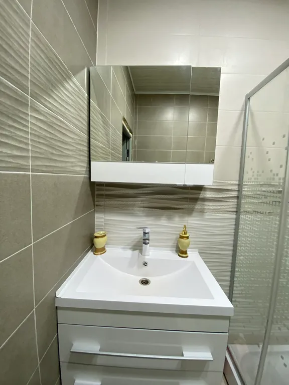 Дом Золотая рыбка с видом на горы и рядом с озером