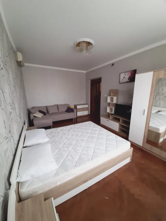 Уютный дом с двориком в центре поселка