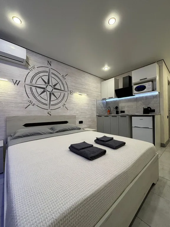 Студия с видом на бассейн