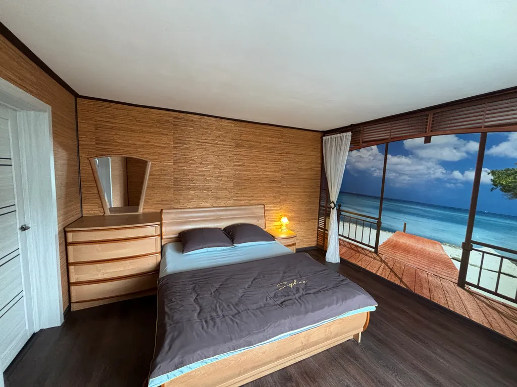 Двухэтажный коттедж на зелёной территории