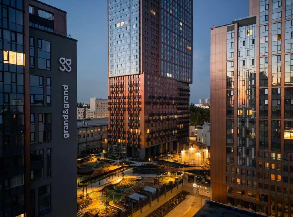 Роскошная уютная квартира с огромными окнами в тихий двор