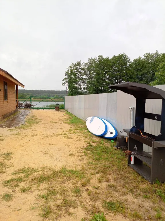 Шале на берегу реки с банным чаном и дровяной баней