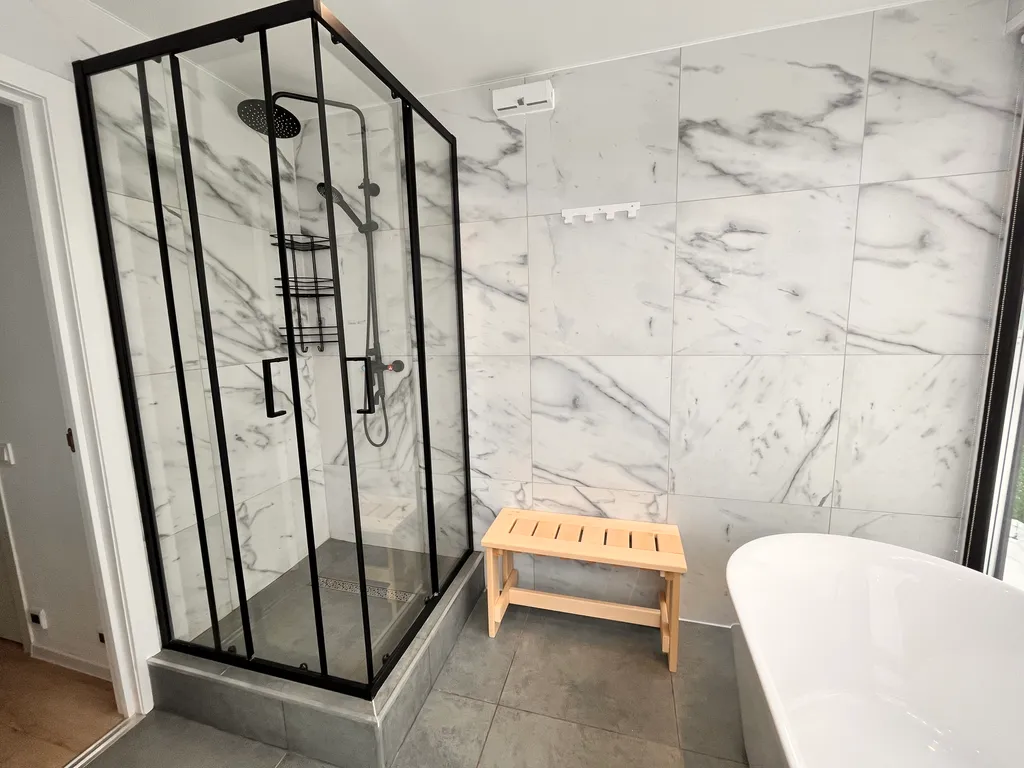 Коттедж Новый коттедж с панорамными окнами — Тайцы