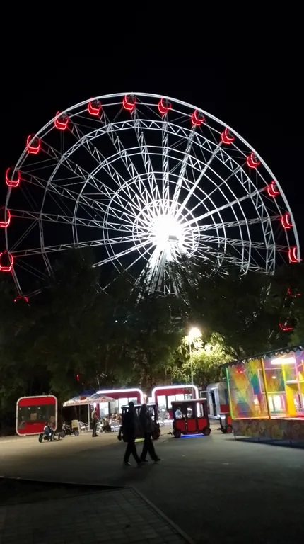 Просторная квартира с видовым балконом близ Питьевой Галереи Санатории