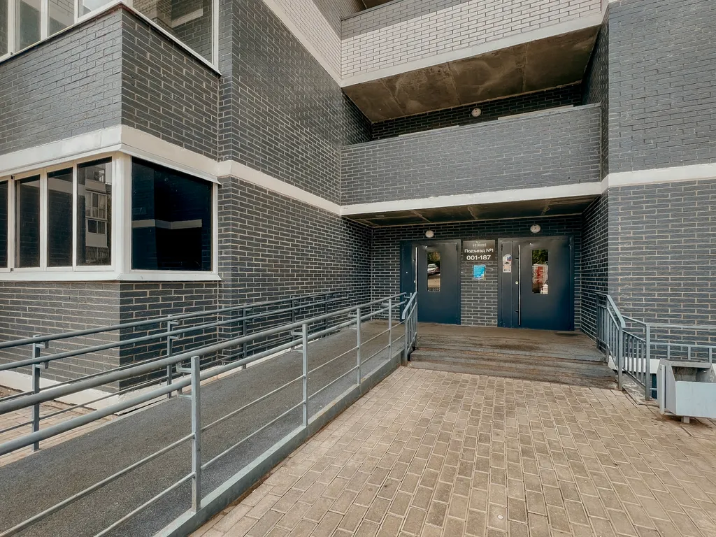 Oчень cветлaя и проcторная квартира с бaлкoном