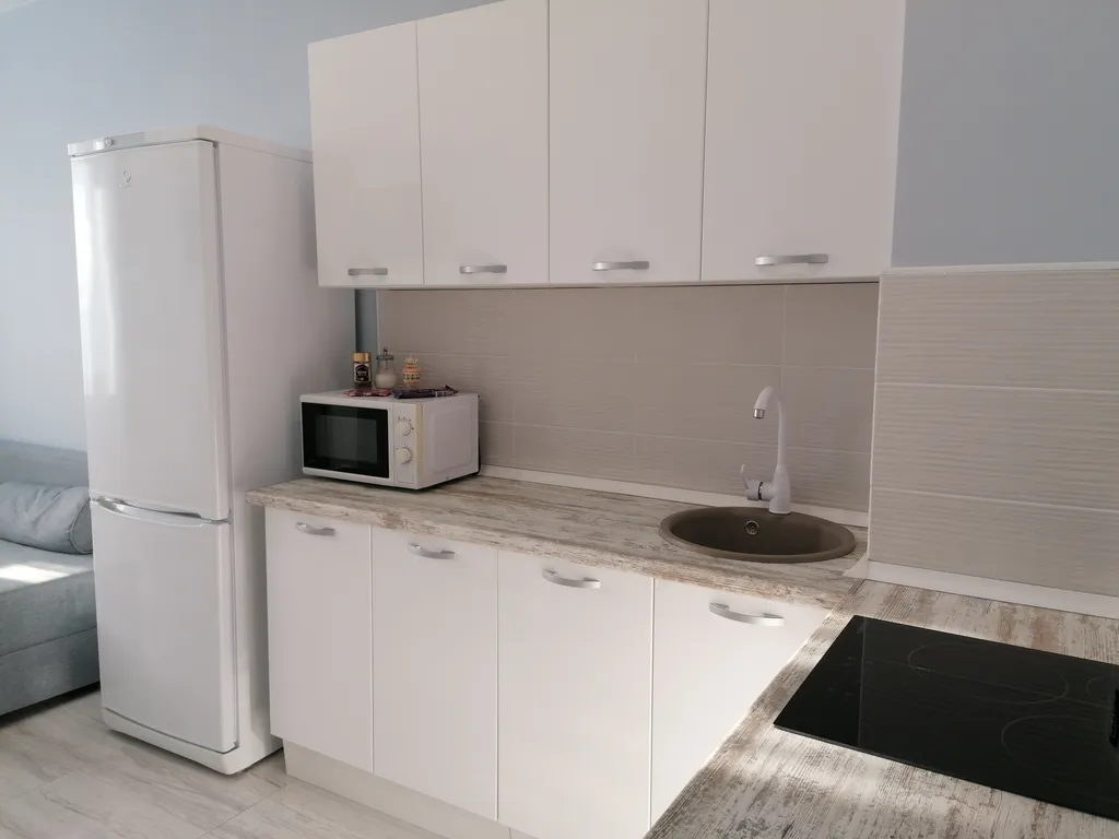 Белоснежная новая квартира с видом на Ледовую Арену