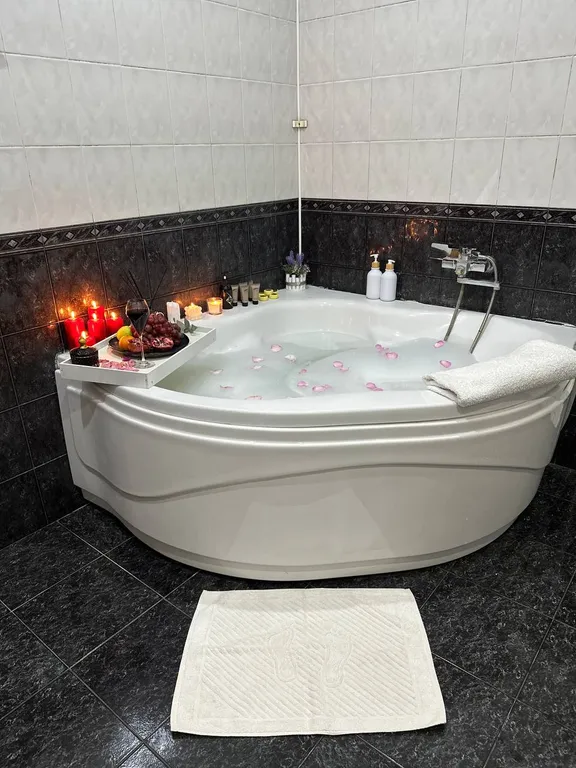 Двухэтажный дом из 5 комнат, с уютным двориком и мангалом