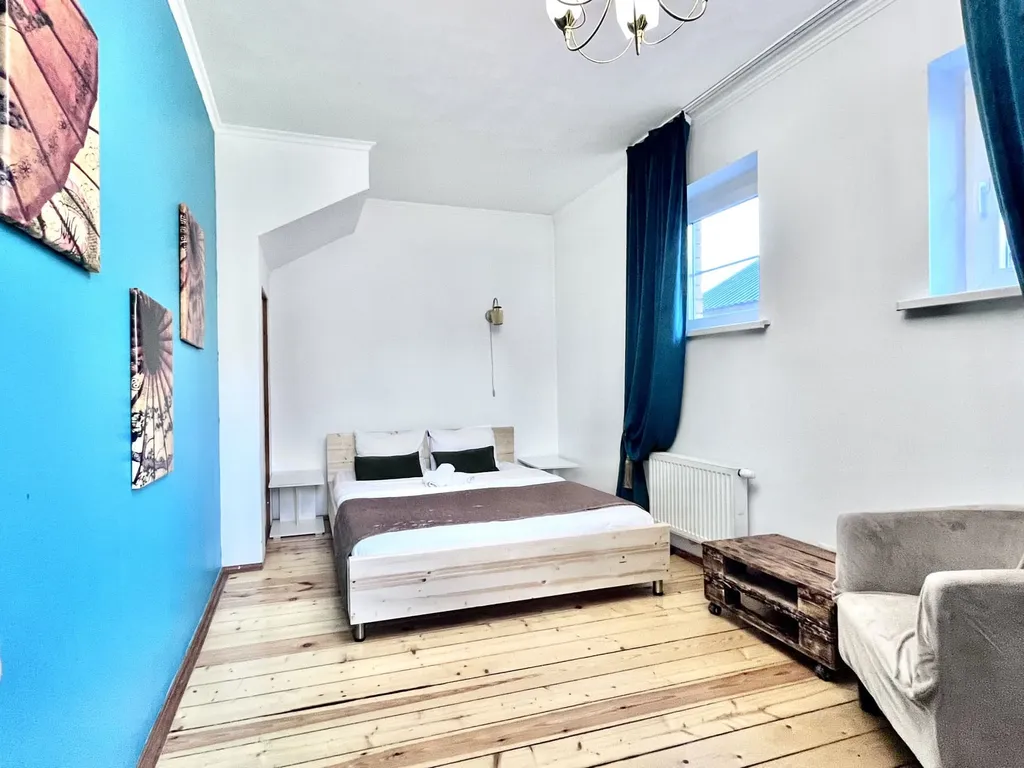 Коттедж с баней на дровах рядом с европарком