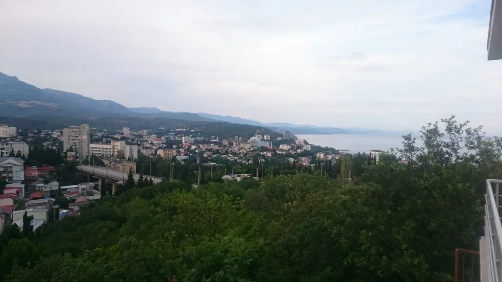 Квартира с евроремонтом и шикарным видом на море, горы, город