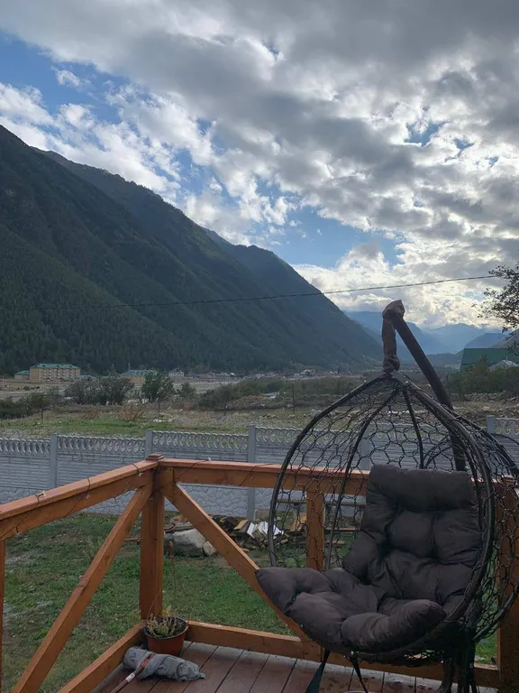 Уютный домик с видом на горы