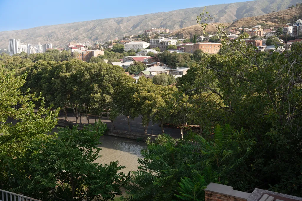 Guli of Tbilisi, Дуплекс с видом на реку в историческом центре города