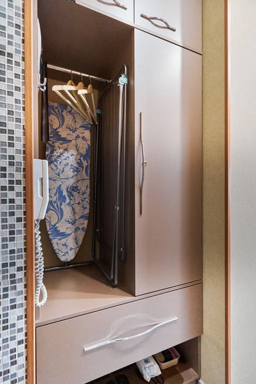 Студия у ЖД вокзала, в центре города