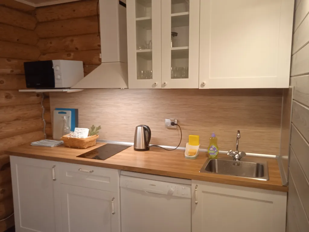 Дом с беседкой на берегу водохранилища