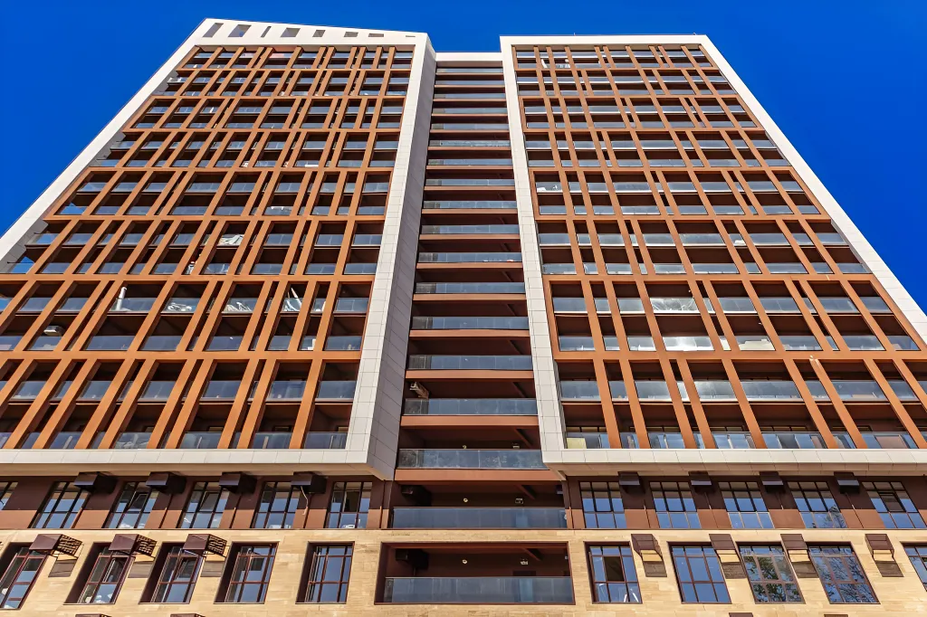 Светлая студия с бассейном на территории