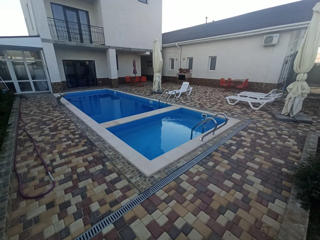 Номера лофт, на территории бассейн