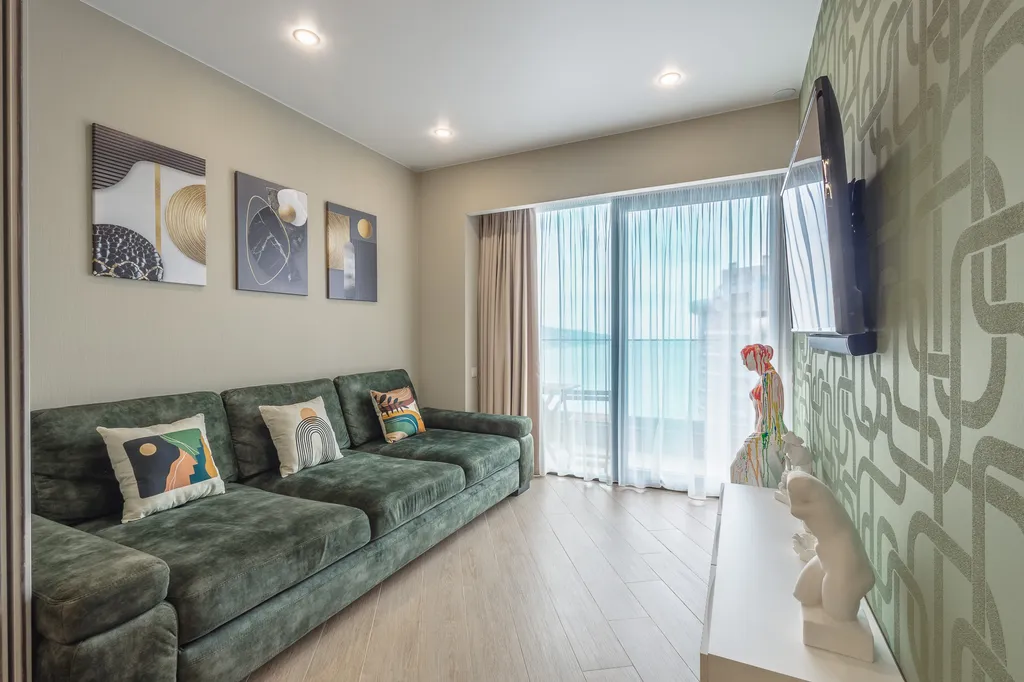 Просторная видовая трёхкомнатная квартира в приморском парке